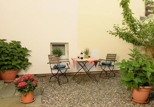 Wein im Innenhof ist fein