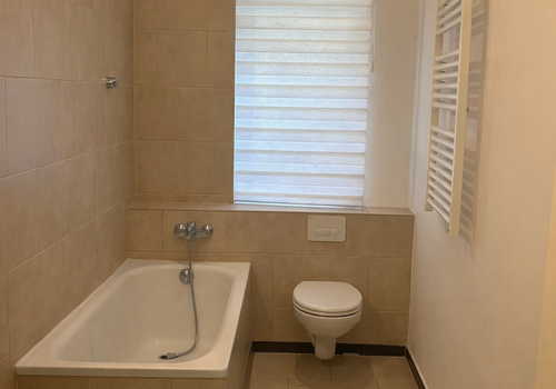 modernes Badezimmer 
