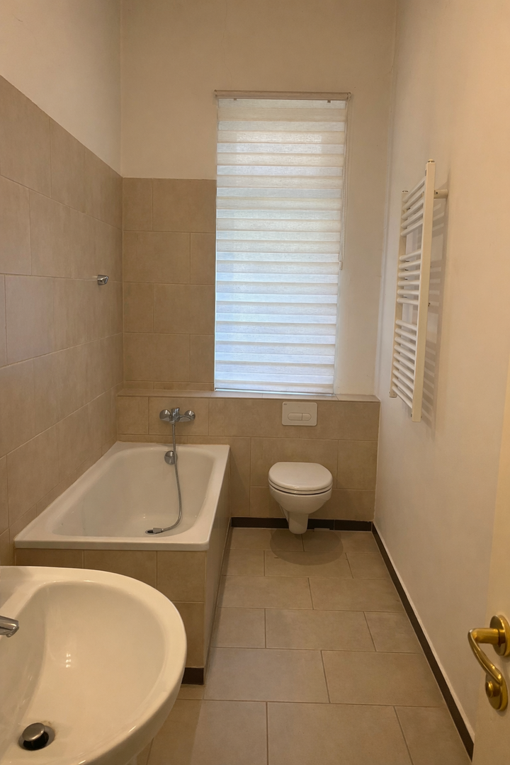 modernes Badezimmer 