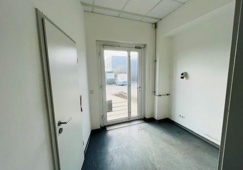 EG Eingang 2 Parkplatz hinten