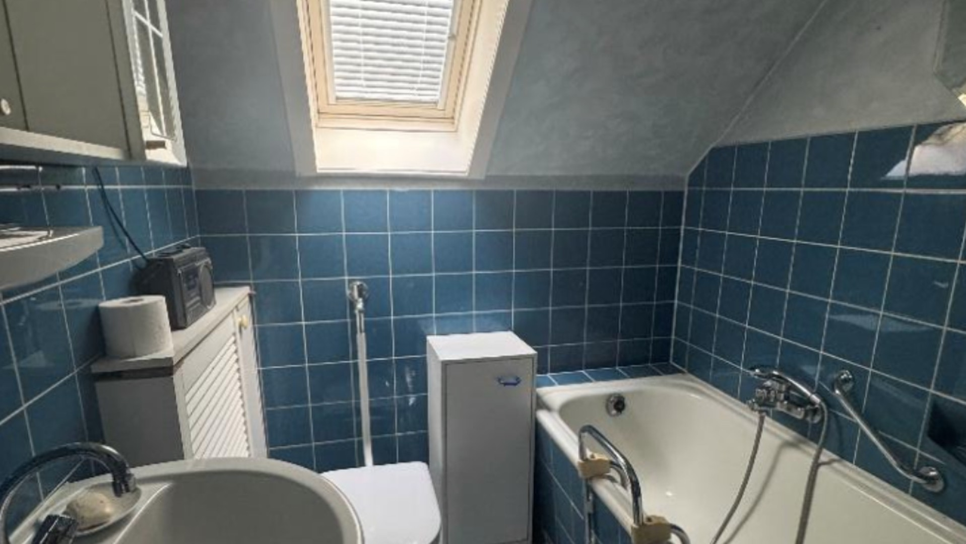 Badezimmer mit Fenster
