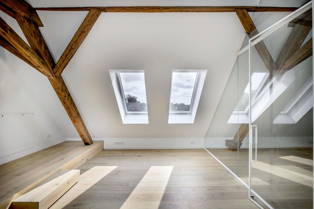 Lichterfüllter Galeriebereich mit traumhaftem Weitblick