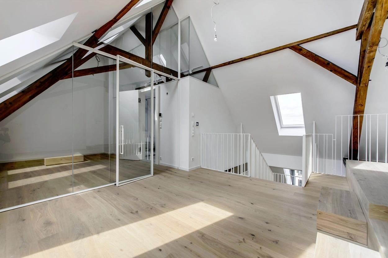 Galeriebereich mit Zugang zum Masterschlafzimmer