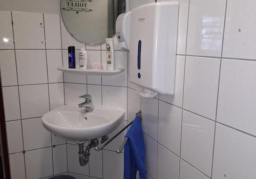 2.Toilette m. Duschgelegenheit