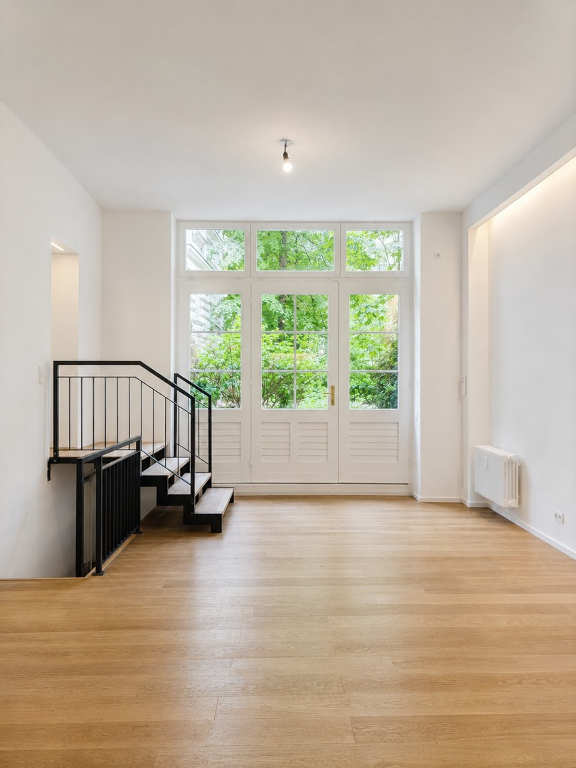 Eingangstür mit Treppe