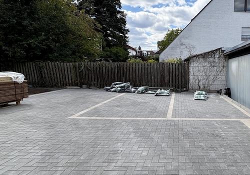 Hinterhof mit Stellplätzen