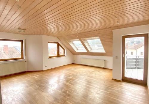 sonniges Wohnzimmer 