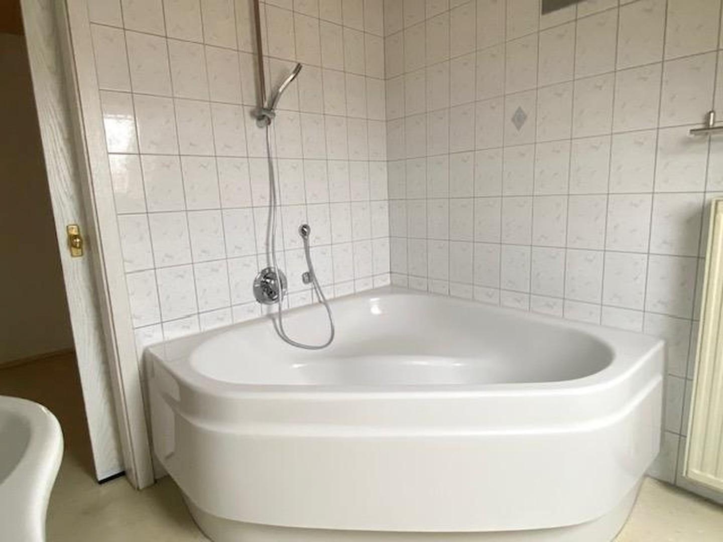 Eckbadewanne 