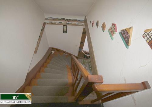 Holztreppe DG ins EG