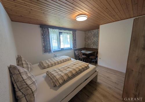 1. OG Gästezimmer Gästzimmer 1
