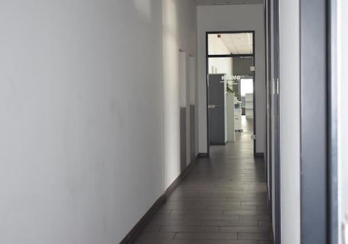 Bürotrakt mit Sozialräumen 