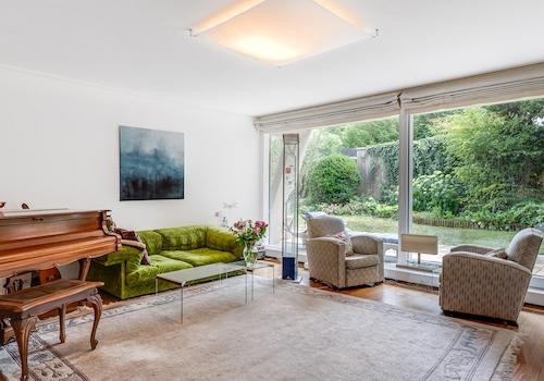 Rarität in Toplage Stilvolle Gartenwohnung mit Ni