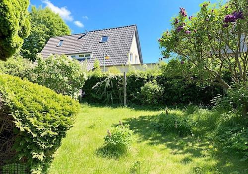 Garten Bild 1 - (KI generiert)