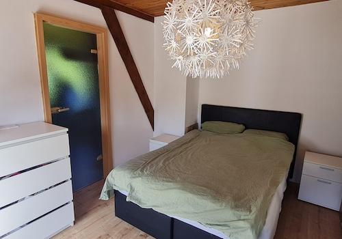 Schlafzimmer 1