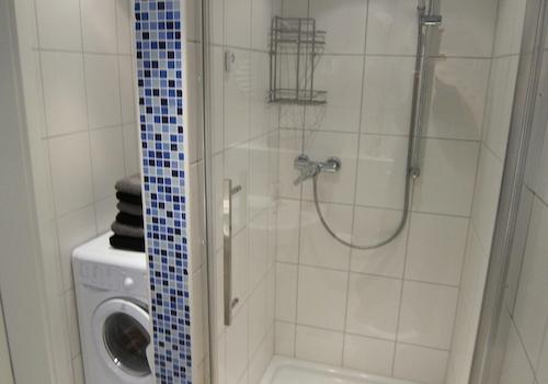 Waschtrockner+Dusche