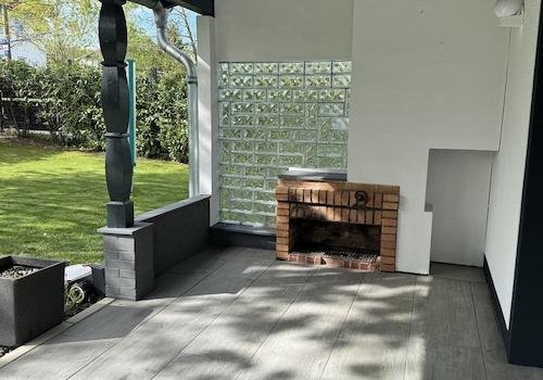 Terrasse mit Kamin