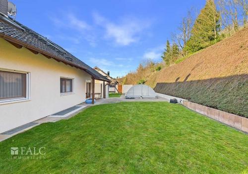 Garten mit Pool