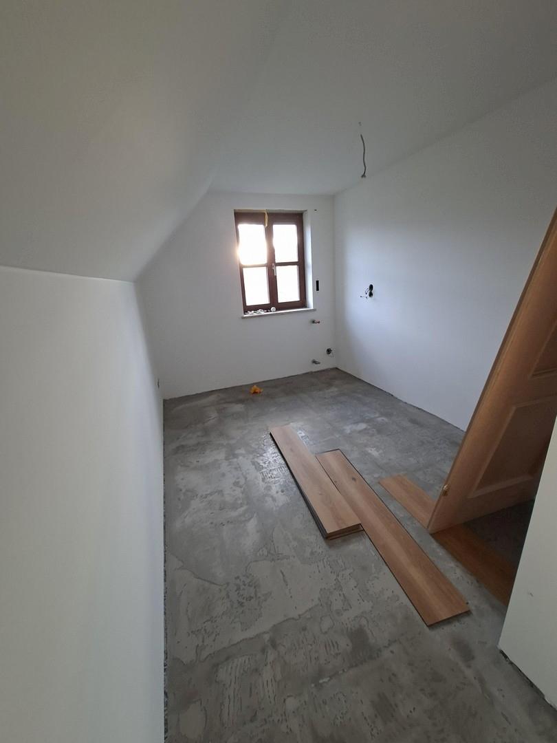 kleines Kinderzimmer/Büro