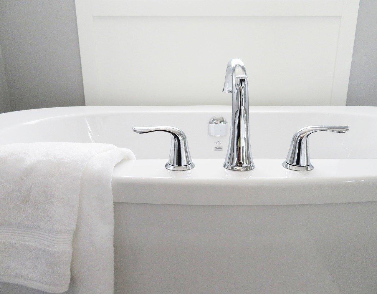 bathtub-2485952 1280