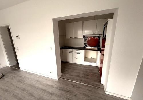 Wohnzimmer mit Küchennische