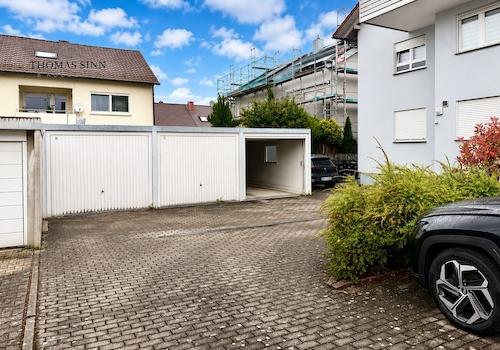 Einfahrt / mittlere Garage