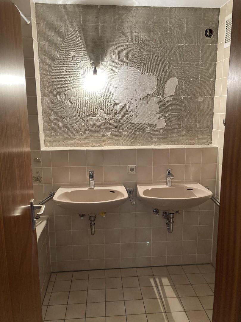 Bad, Wand wird noch renoviert