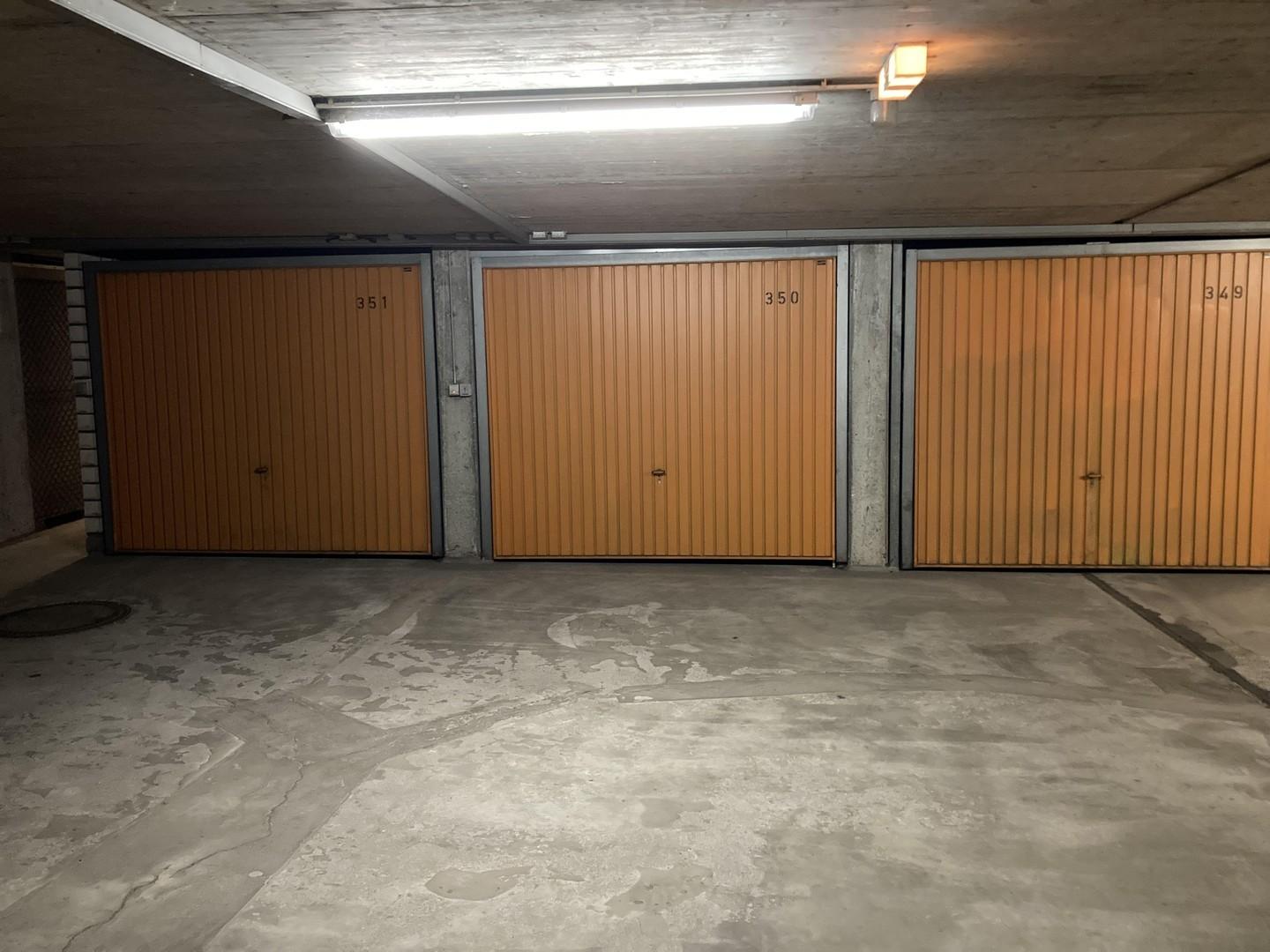 Abschließbare Garagenbox