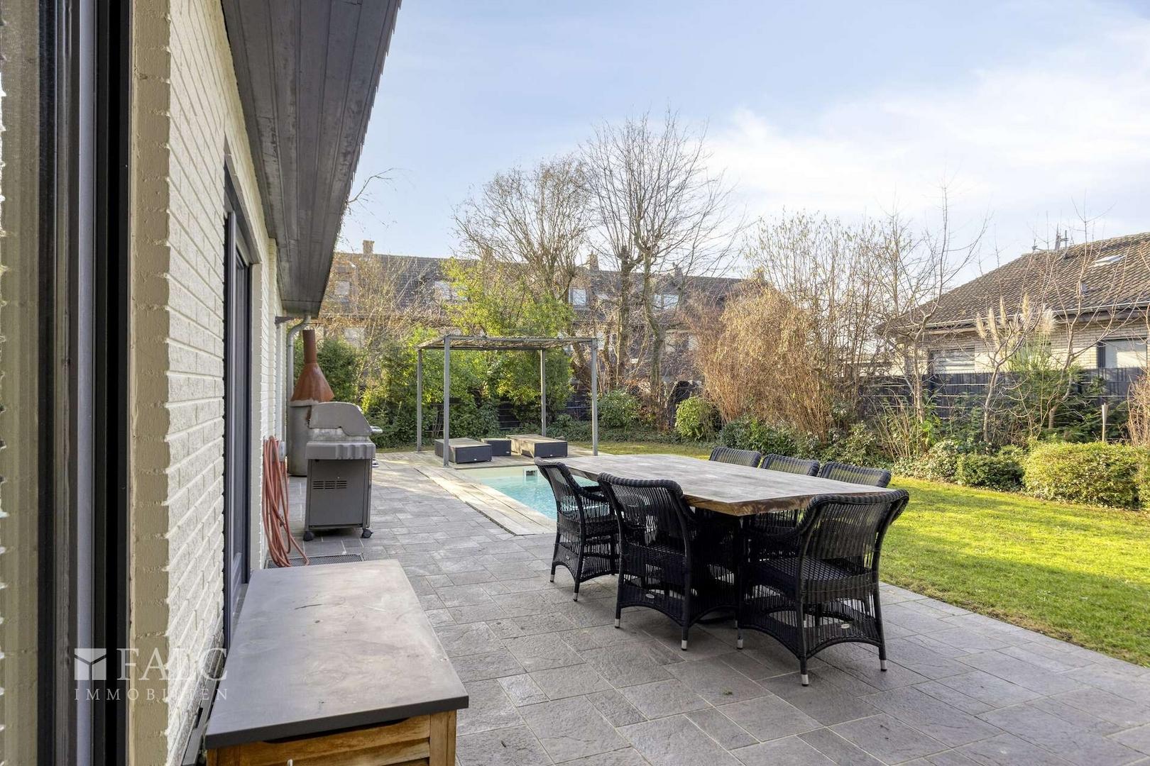 Blick Terrasse_Pool