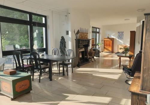 großes Zimmer mit Terrassenzug