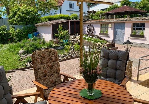 Terrasse mit Gartenblick