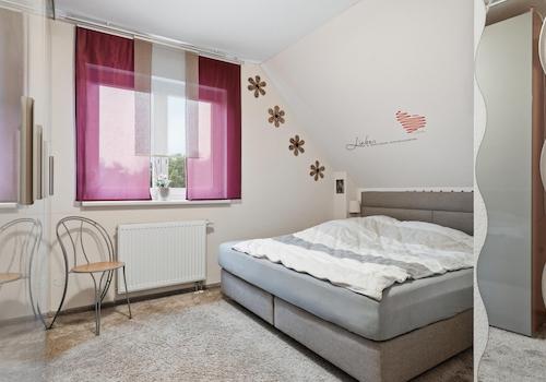 Schlafzimmer 1