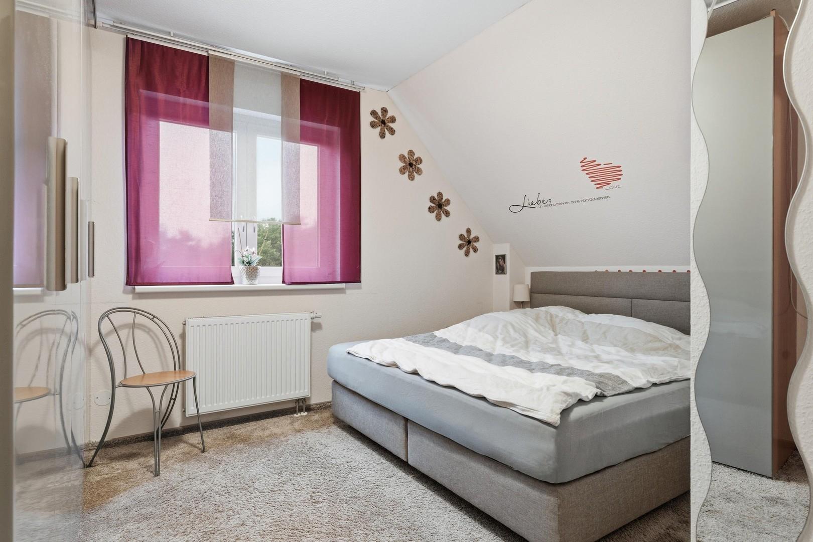 Schlafzimmer 1