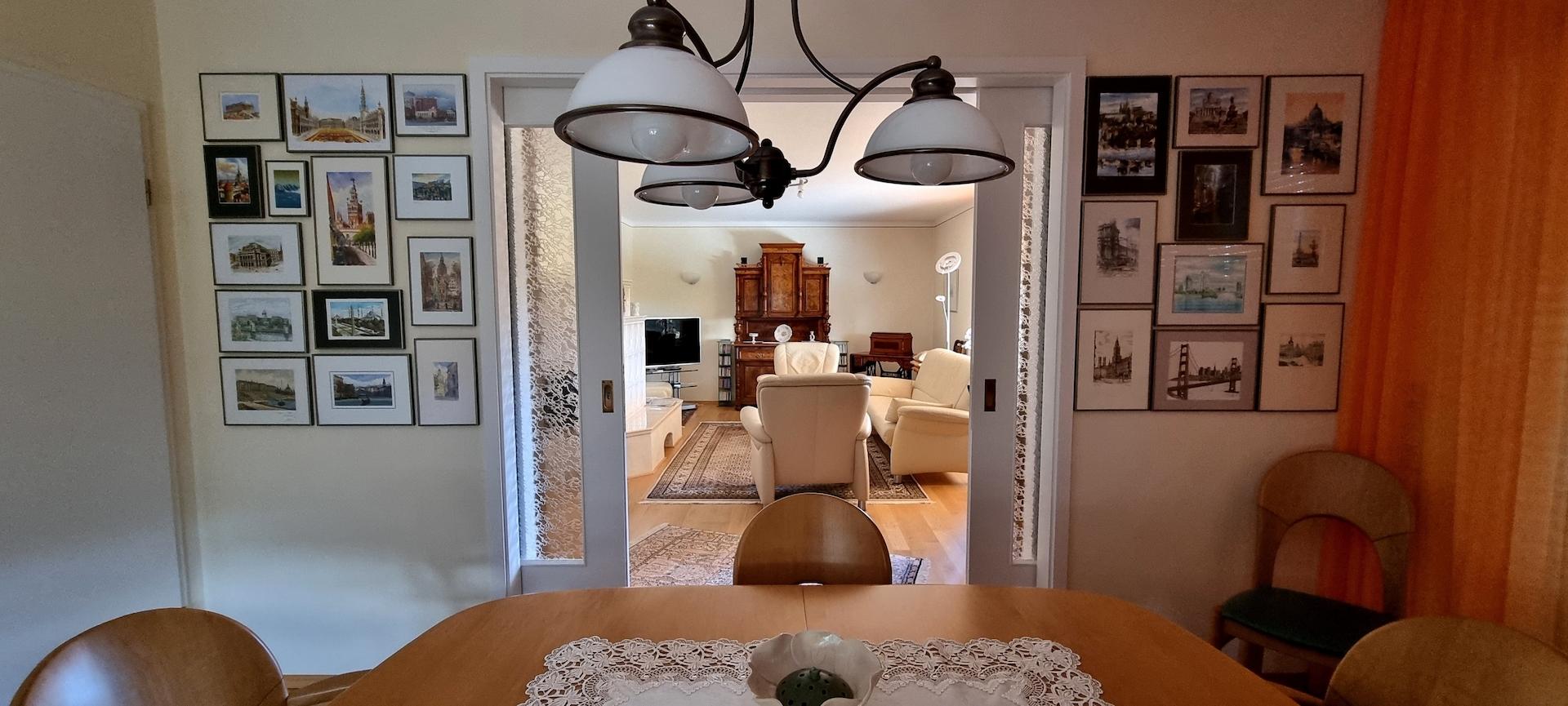 Vom Esszimmer R. Wohnzimmer