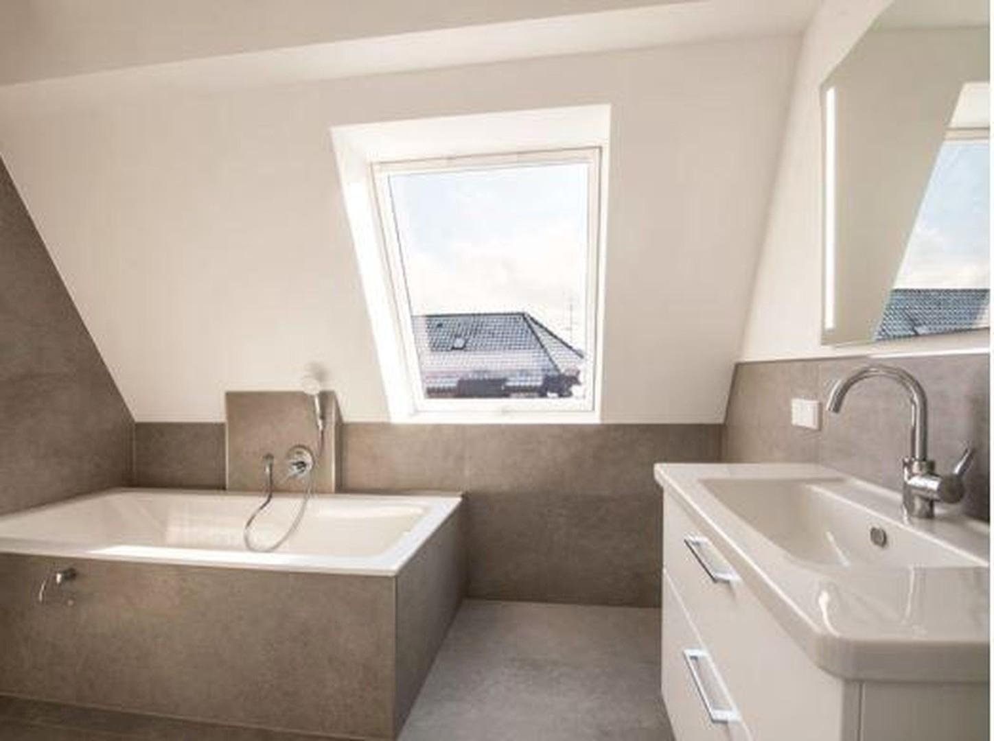Badezimmer mit Badewanne