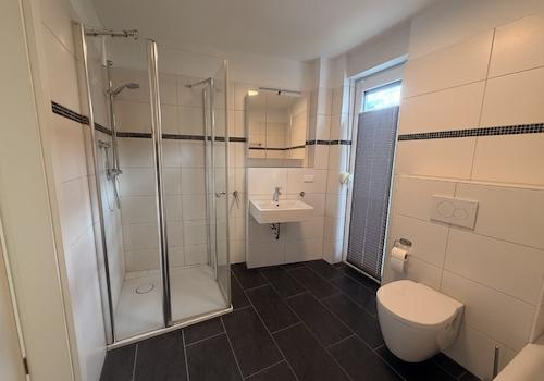 Blick ins Badezimmer 