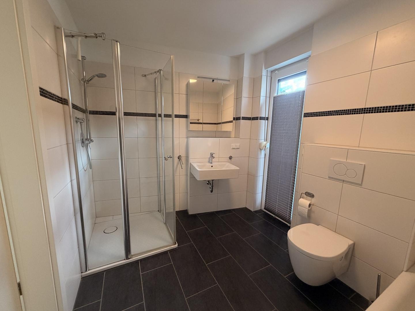 Blick ins Badezimmer 