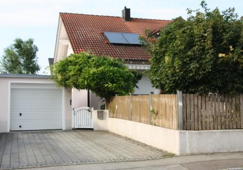 Eingang und Garage