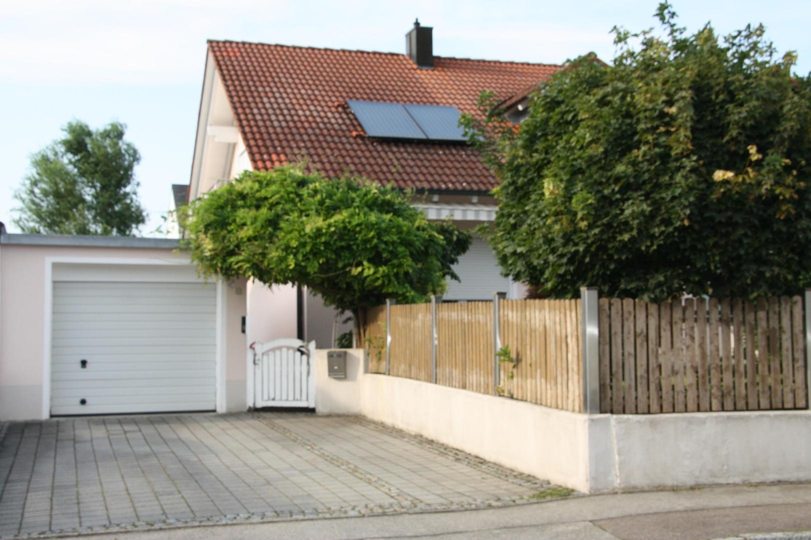 Eingang und Garage