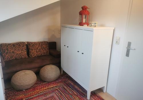 gemütliche Couch + Sitzbälle