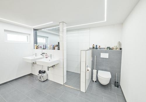 WC und Waschbecken