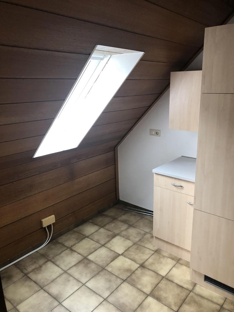 Küche mit Dachschräge