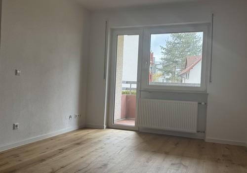 Wohnzimmer / Zugang Balkon