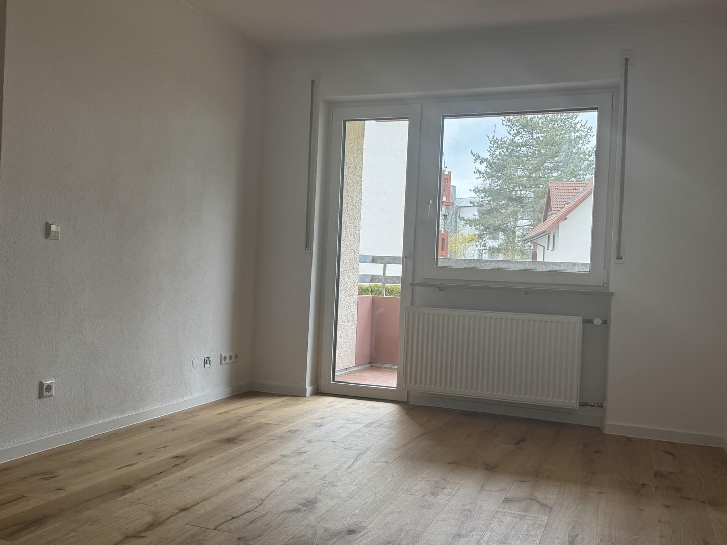 Wohnzimmer / Zugang Balkon