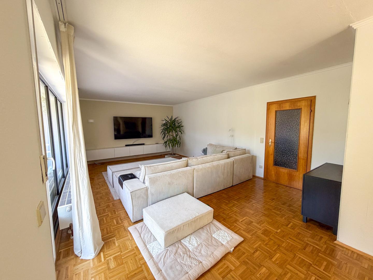 8 Wohnzimmer