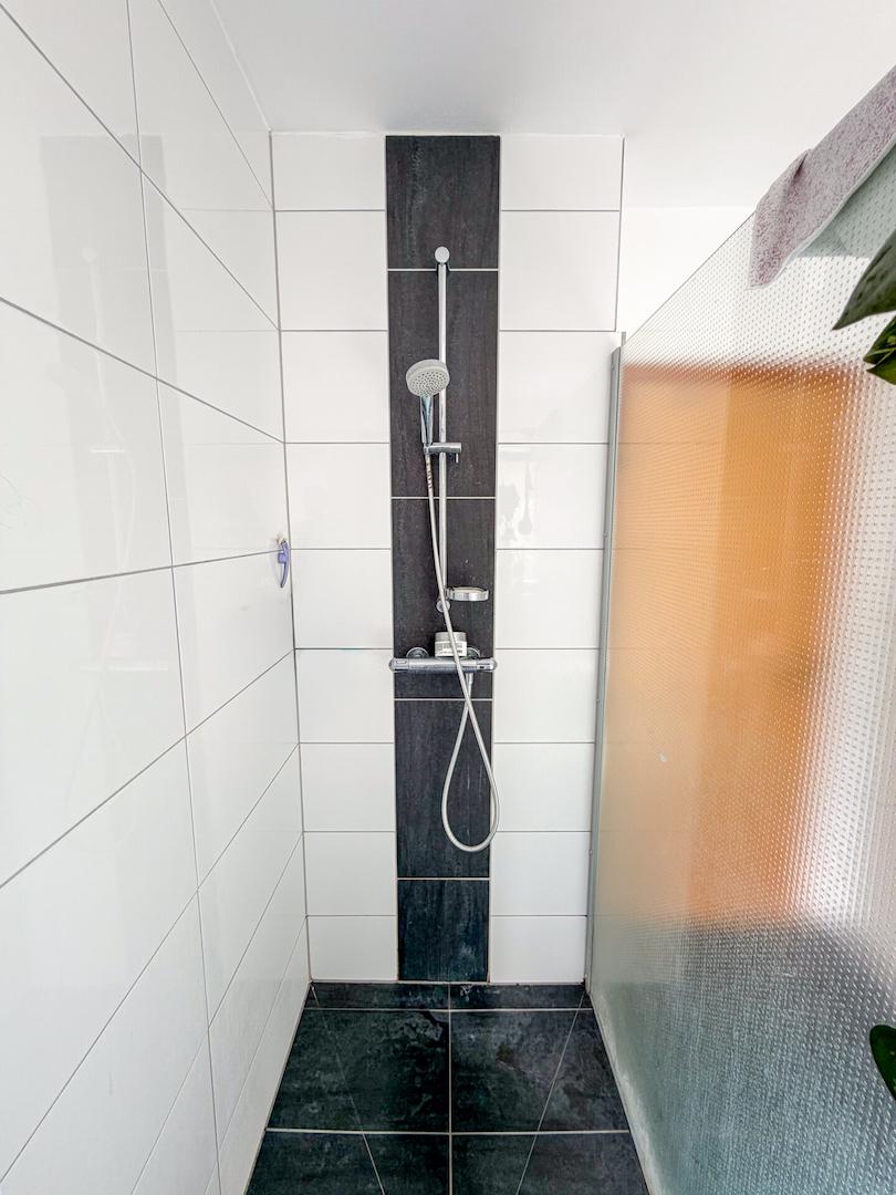 16 Dusche