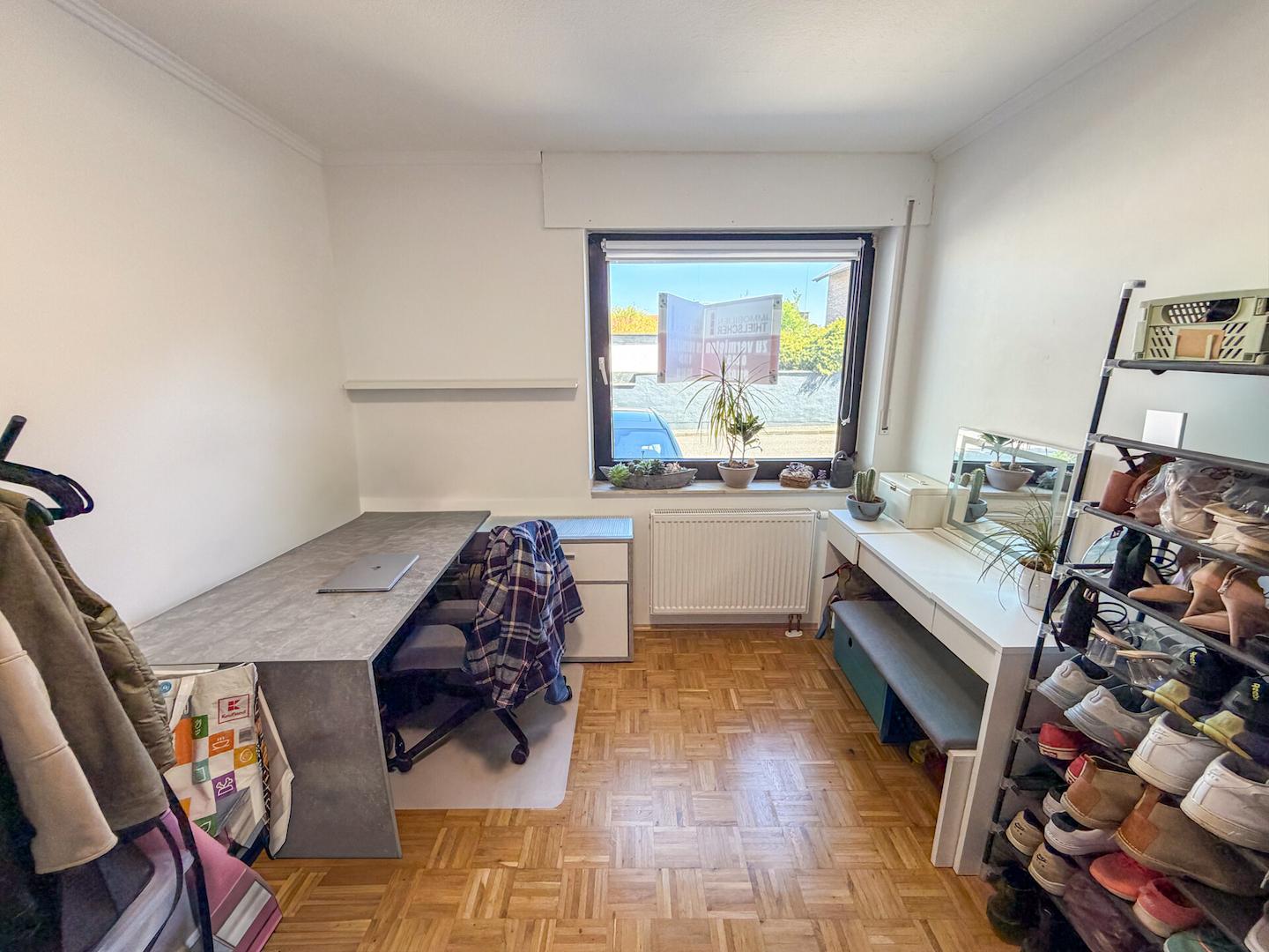 19 Arbeitszimmer