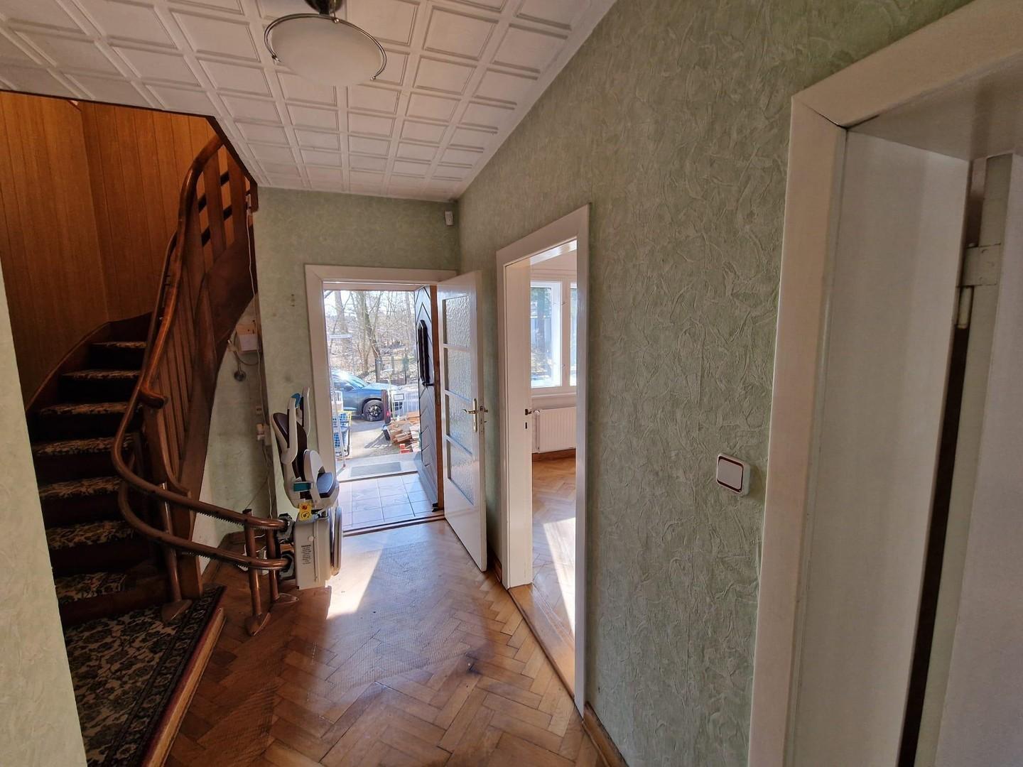 Flur EG mit Treppe