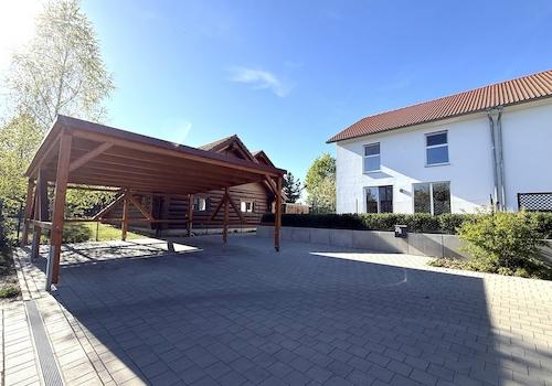 Haus und Carport