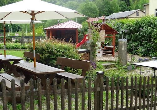 Garten mit Spielplatz