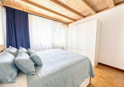 Schlafzimmer und Kleiderschrank